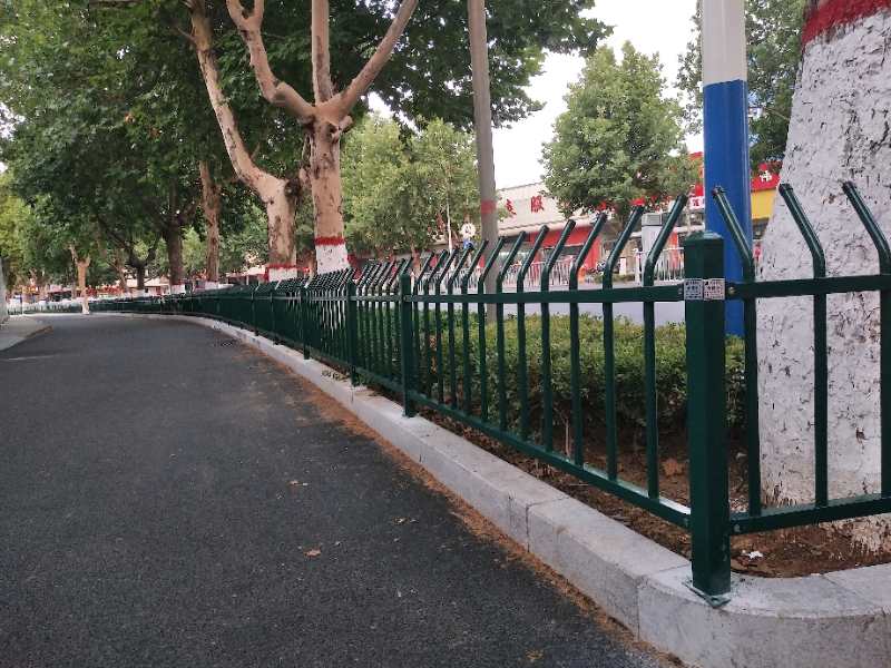 草坪护栏